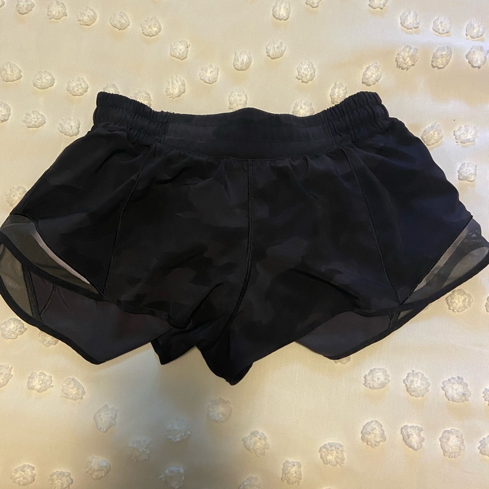 Lululemon Hotty Hot shorts 2.5 “